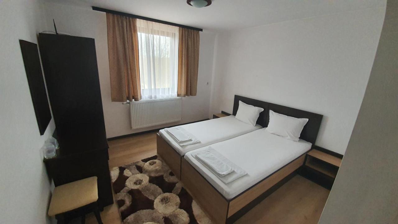 Семеен Хотел-Ресторант Етно Чакала Hotel Sevlievo Luaran gambar